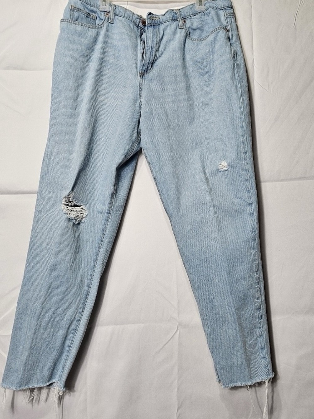 Light Wash Distressed Women’s Jeans - Casual High-Rise Style